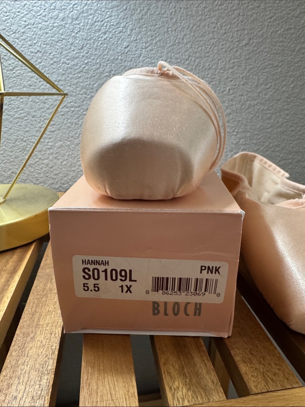 Bloch - Hannah Pointe Shoes - New multiple sizes available - #S0109 - Picture 2 of 4
